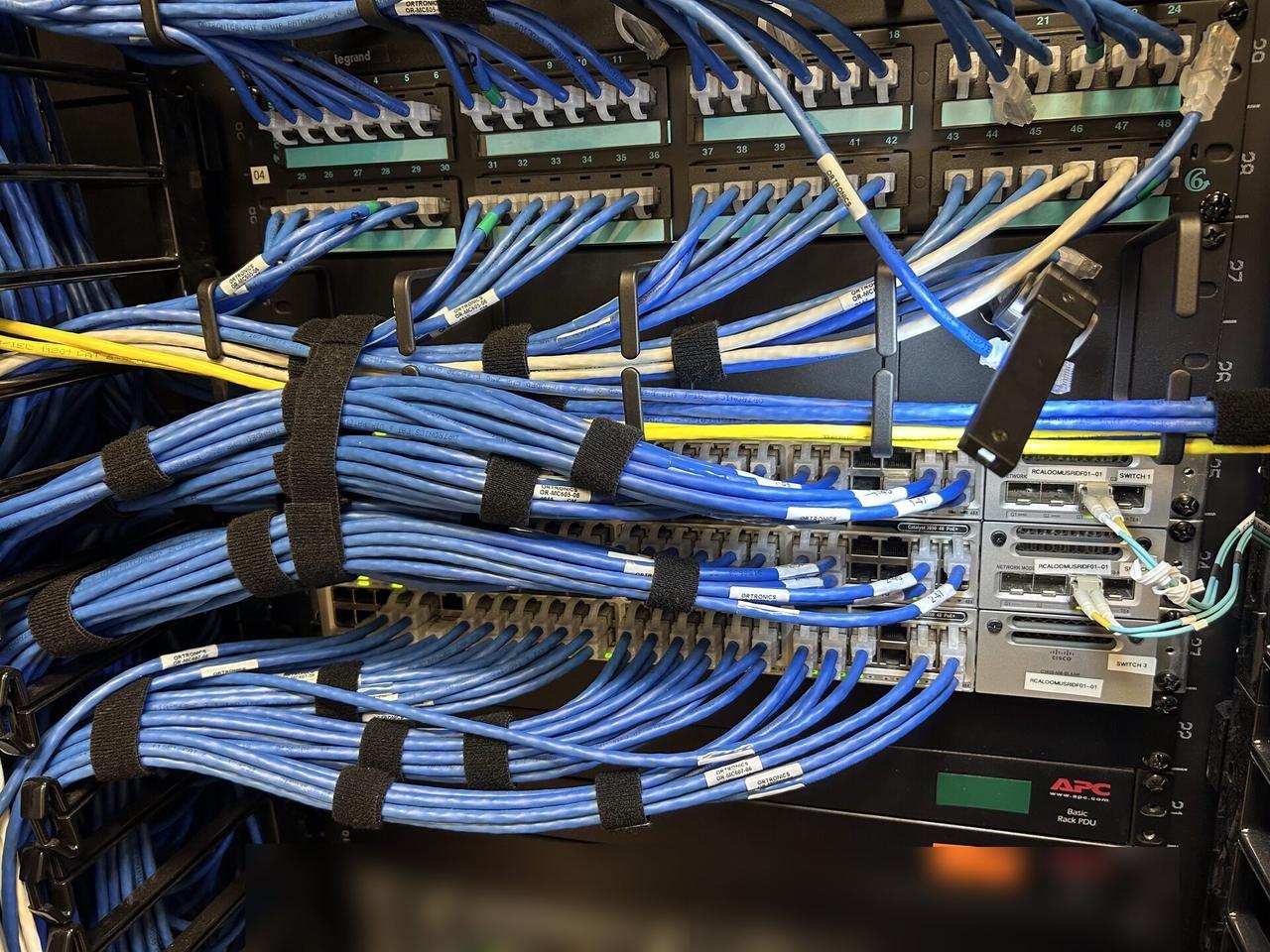 Smart technology service detail: server-room cabinet and structured network equipment before final connectivity checks