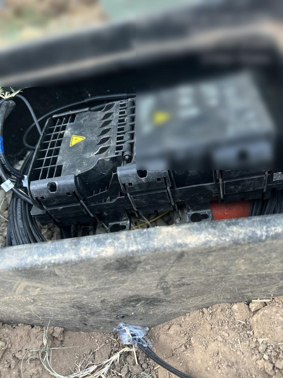 Outdoor fiber distribution unit for customer drops during fiber preparation documented for a smart technology service call