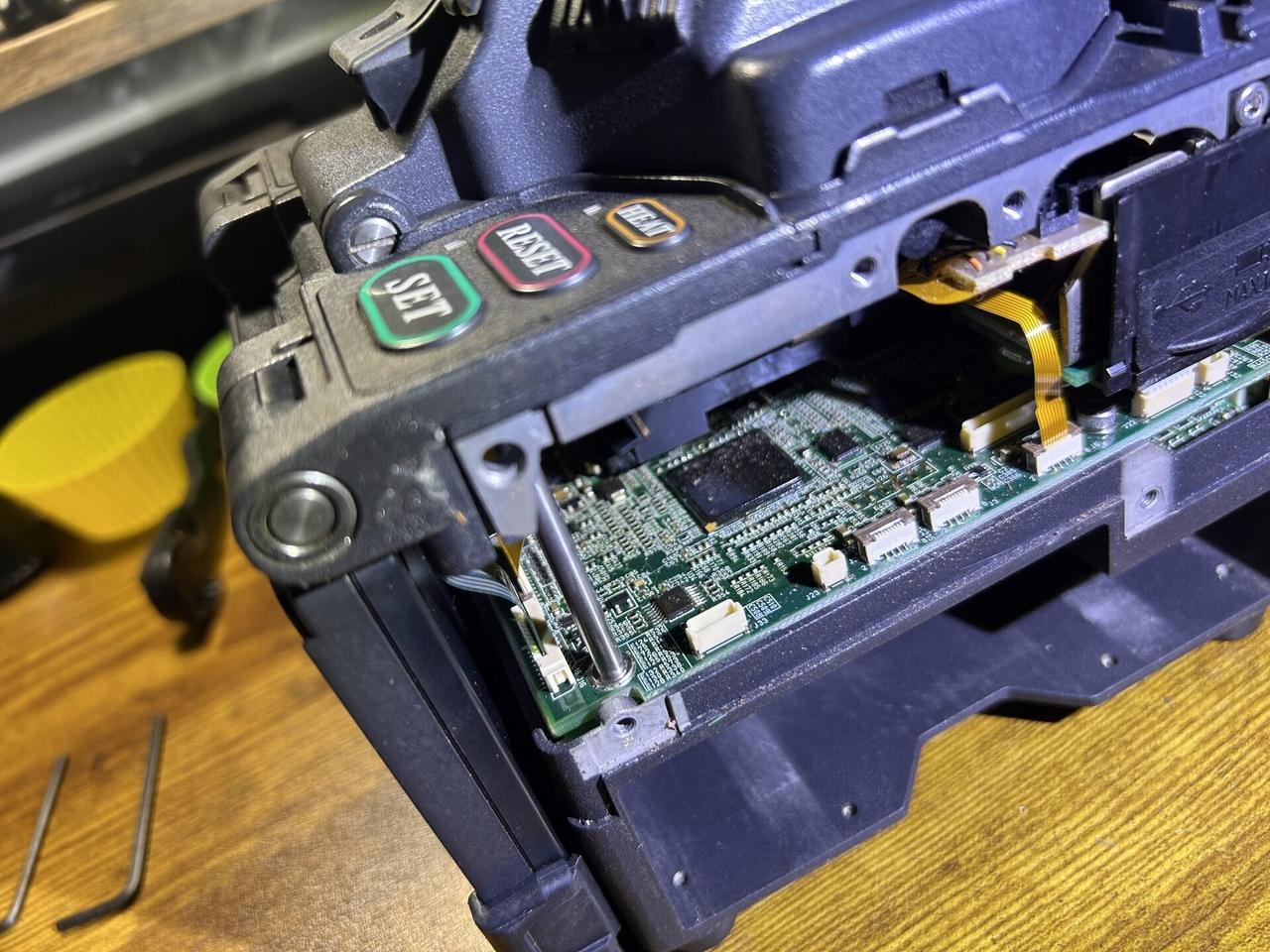 Alrty field photo with fiber fusion splicer service work