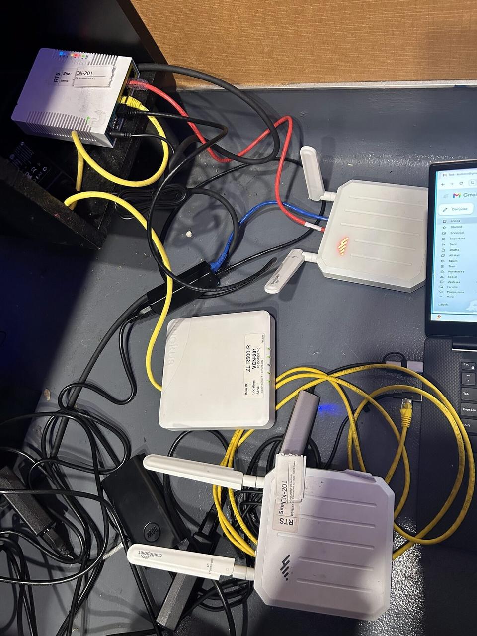 Service documentation showing network device cabling and connectivity check during router or access point setup