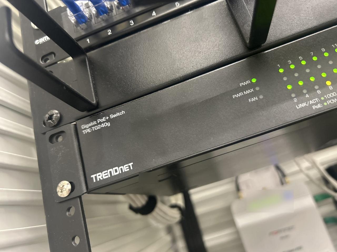 Service documentation showing network switch or router access-point hardware