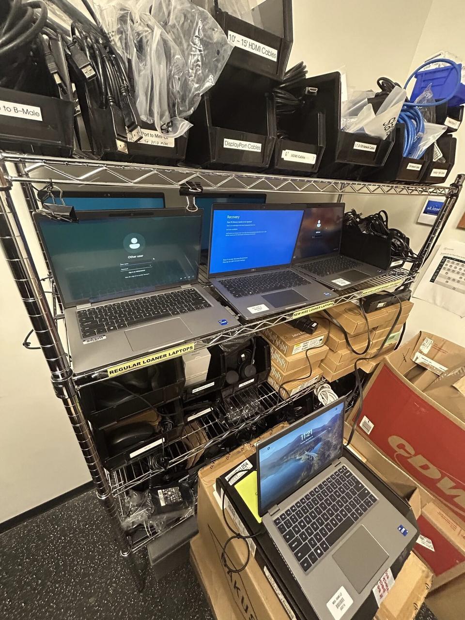 Workstation screen and connected equipment check at the service location during an Alrty onsite service visit