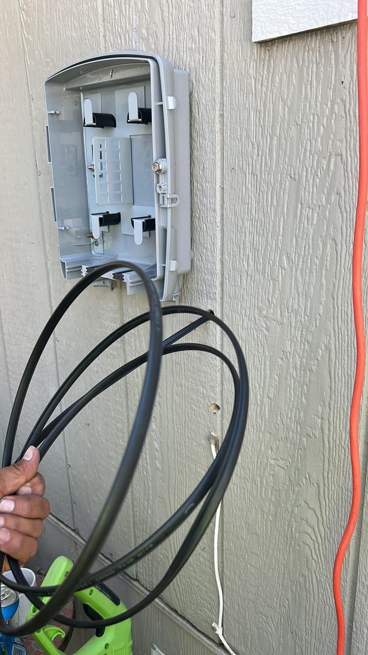 Alrty portfolio view of fiber optic cable and service handoff work during optical service verification