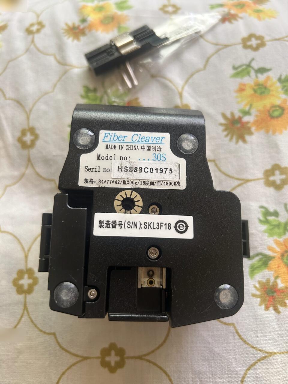 Smart technology service detail: fiber cleaver used for cable preparation