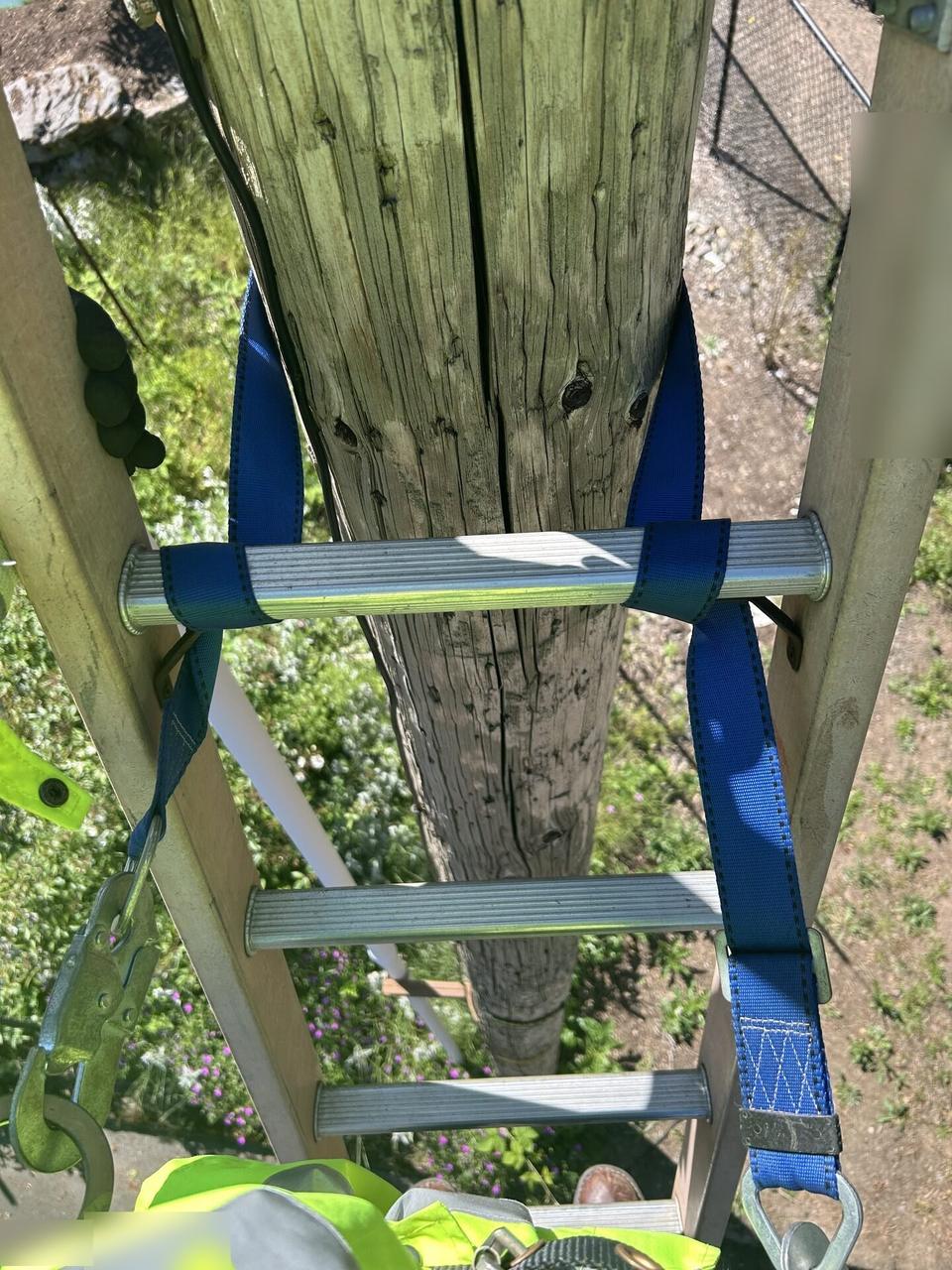 Low-voltage cable handoff for an Xfinity service point during an Alrty onsite service visit